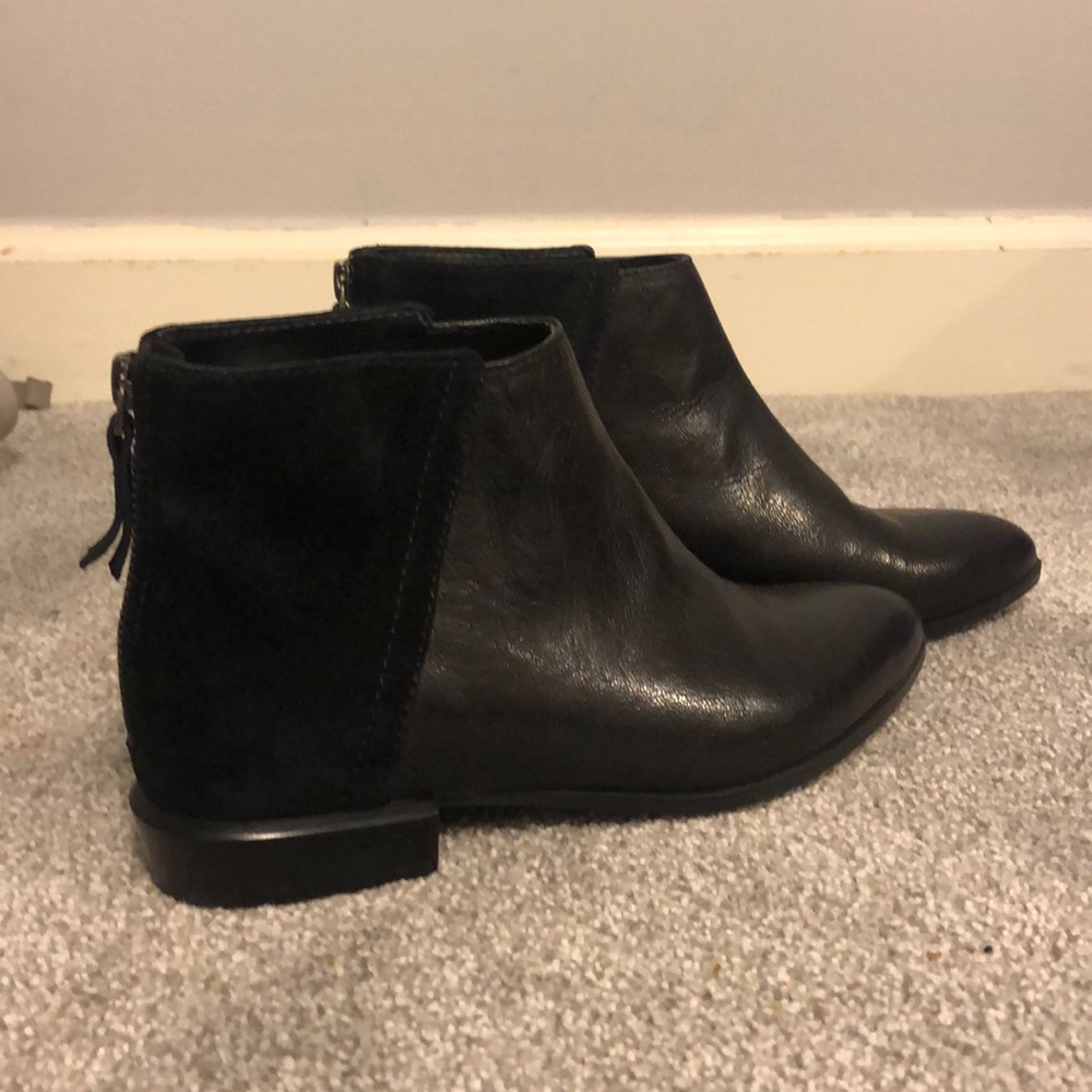 NINE WEST booties size 6 small heel